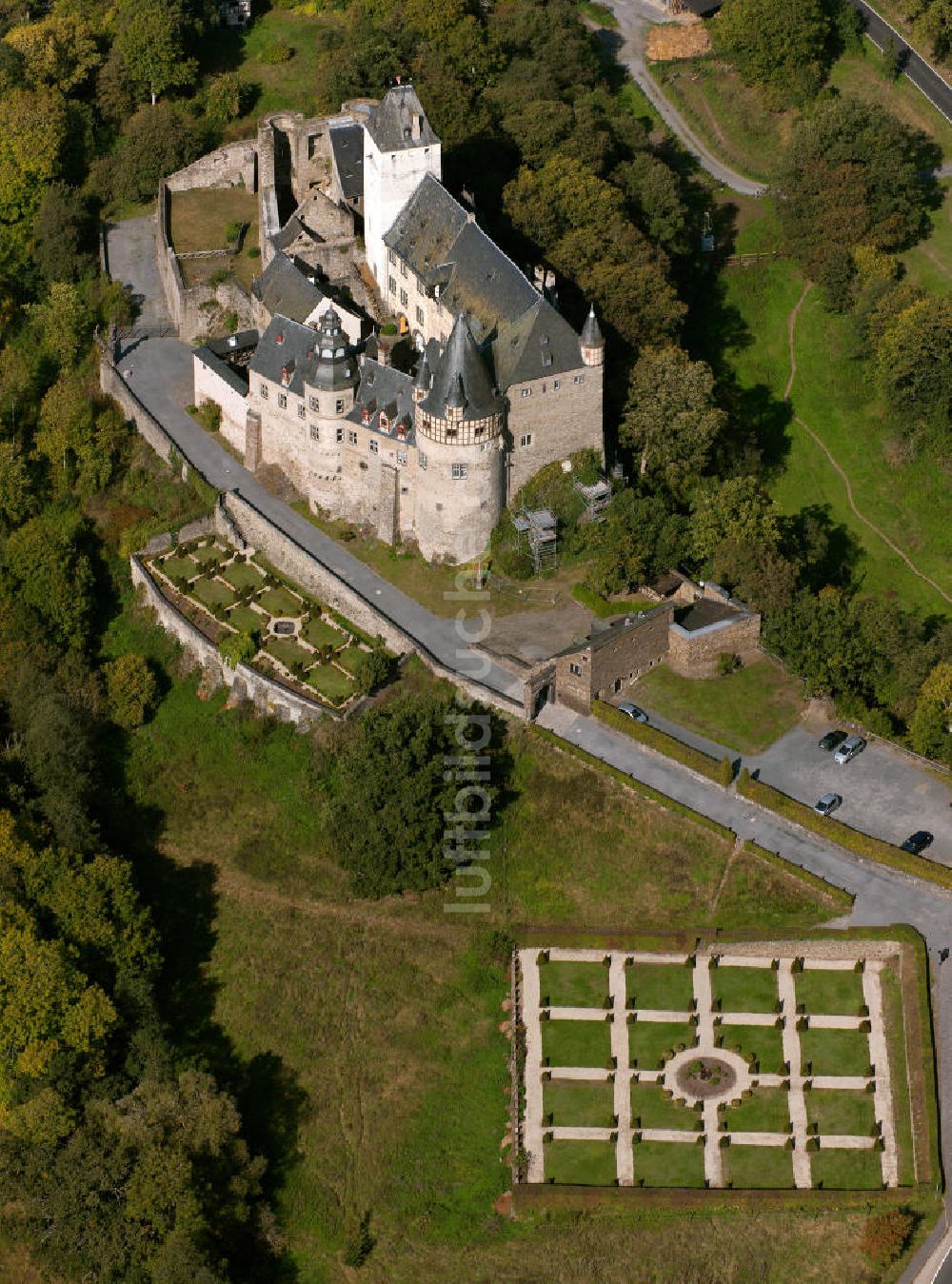 Luftaufnahme Mayen - Das Schloss Bürresheim bei Mayen in Rheinland-Pfalz