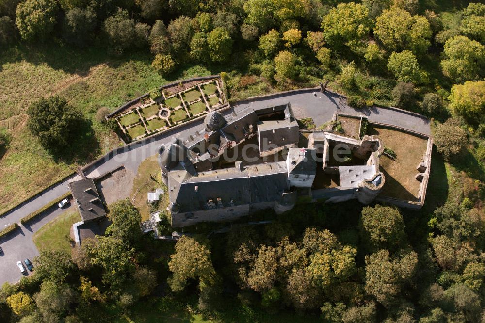 Luftbild Mayen - Das Schloss Bürresheim bei Mayen in Rheinland-Pfalz