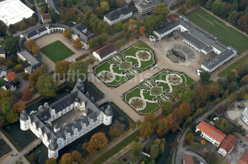 Padaborn aus der Vogelperspektive: Das Schloss Neuhaus bei Paderborn