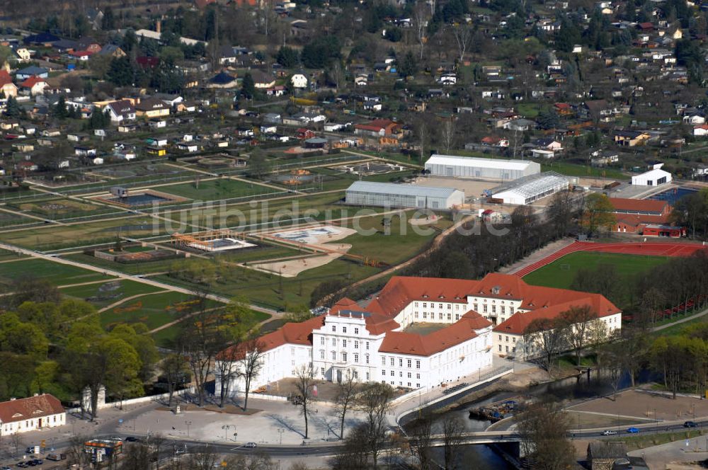 ORANIENBURG von oben - Das Schloss Oranienburg mit dem Gelände der Landesgartenschau