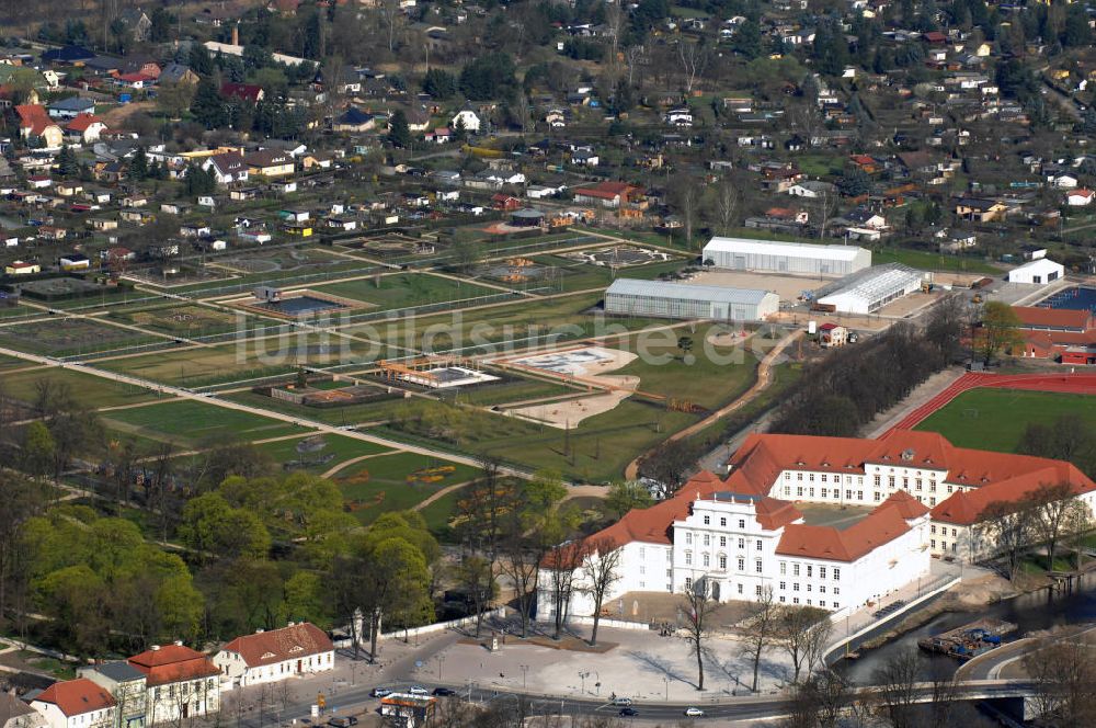 ORANIENBURG aus der Vogelperspektive: Das Schloss Oranienburg mit dem Gelände der Landesgartenschau