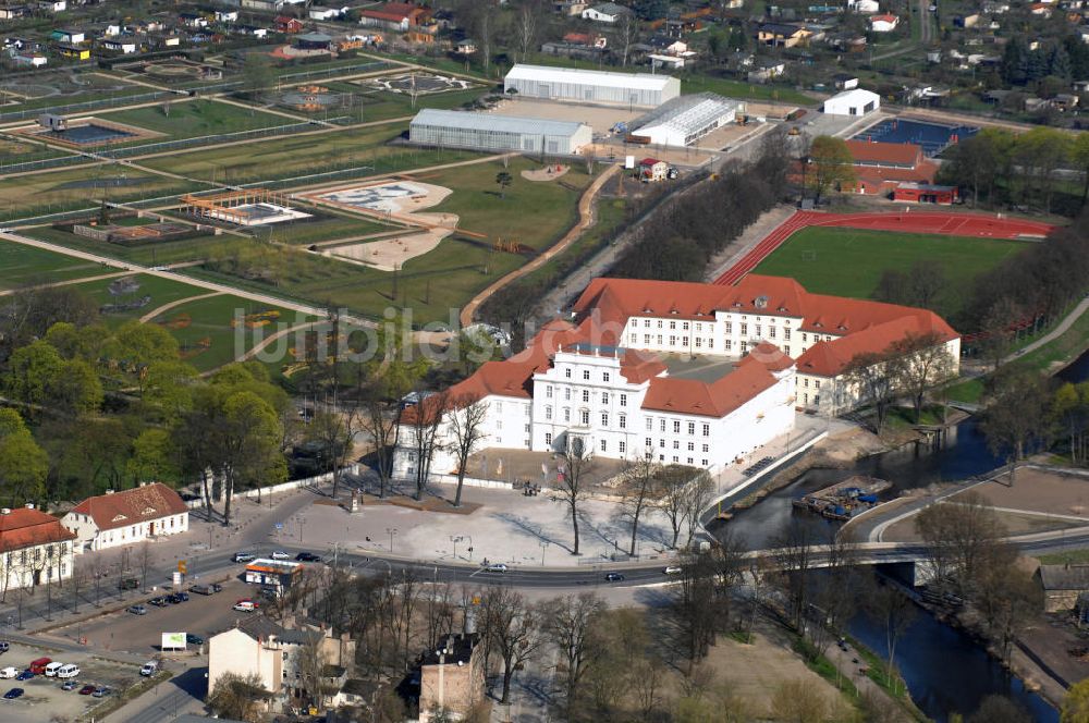 Luftbild ORANIENBURG - Das Schloss Oranienburg mit dem Gelände der Landesgartenschau