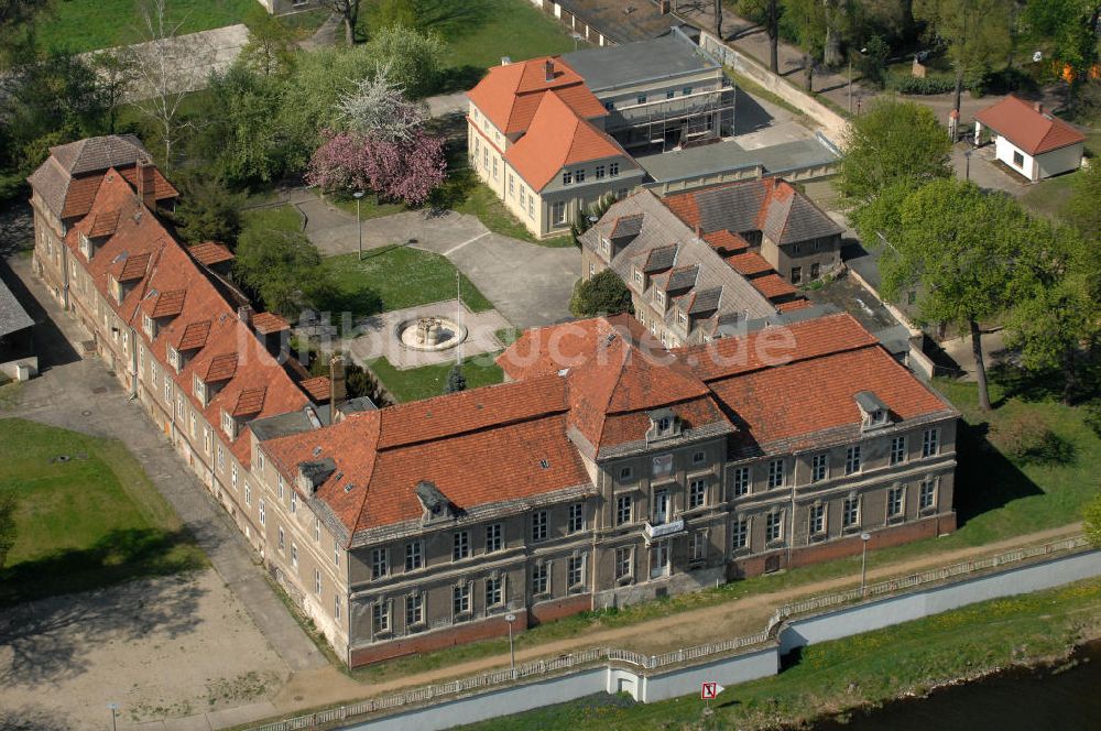 Brandenburg an der Havel aus der Vogelperspektive: Das Schloss Plaue in Brandenburg an der Havel