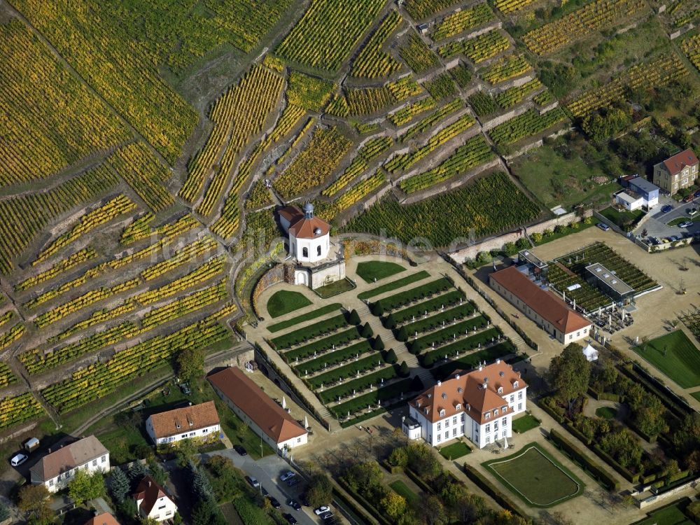 Luftaufnahme Radebeul - Das Schloss Wackerbarth bei Radebeul im Bundesland Sachsen