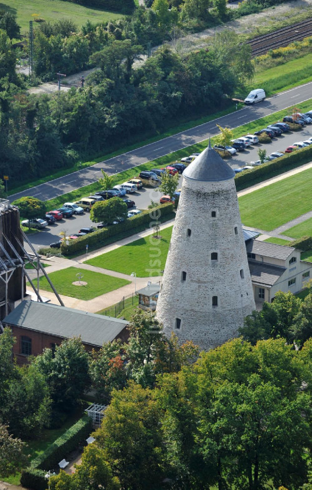 Schönebeck aus der Vogelperspektive: Das Schönebeck-Salzelmen Gradierwerk und der Soleturm in Sachsen-Anhalt