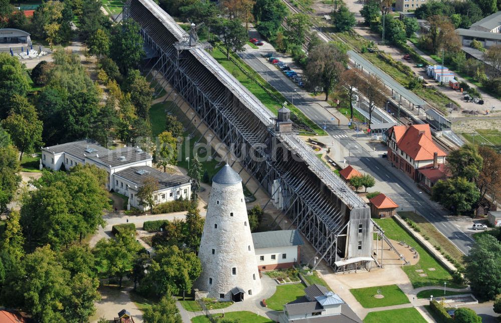 Luftbild Schönebeck - Das Schönebeck-Salzelmen Gradierwerk und der Soleturm in Sachsen-Anhalt