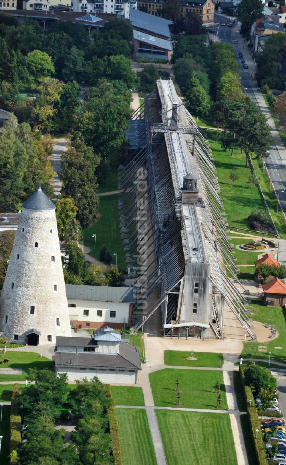 Schönebeck aus der Vogelperspektive: Das Schönebeck-Salzelmen Gradierwerk und der Soleturm in Sachsen-Anhalt