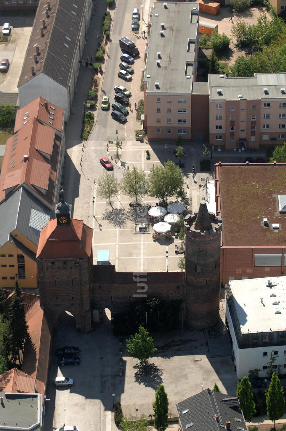 Bernau aus der Vogelperspektive: Das Steintor mit dem Hungerturm in Bernau