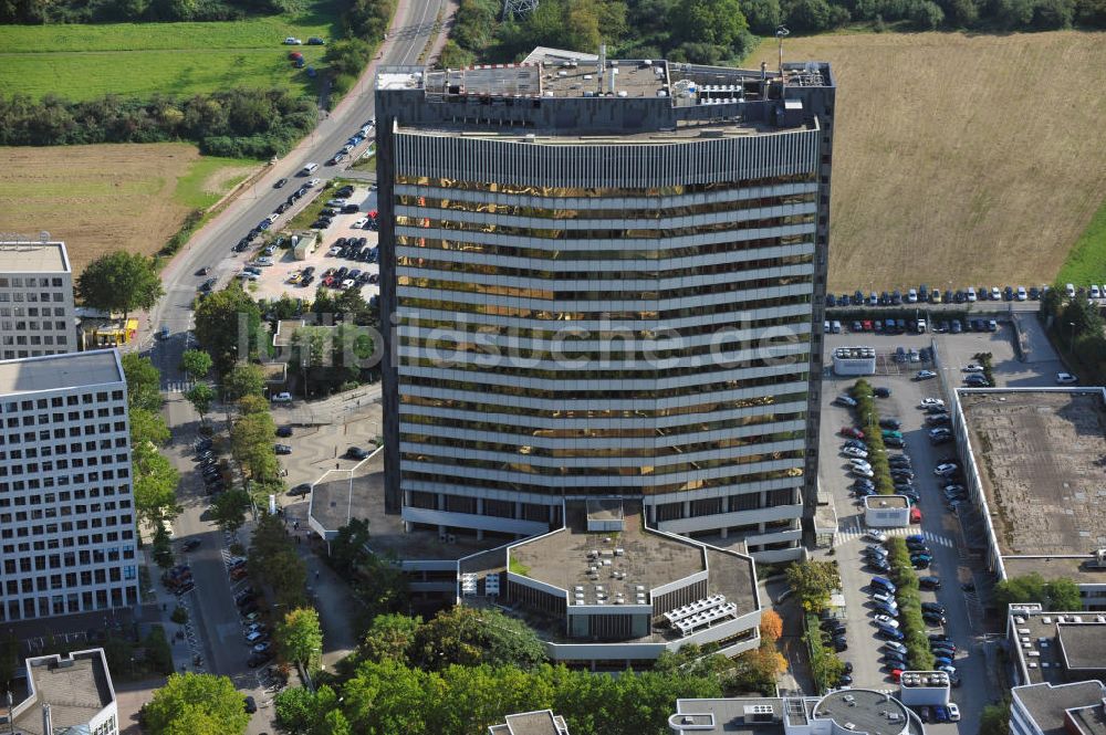 Eschborn aus der Vogelperspektive: Das Technische Zentrum der Deutschen Bank im Gewerbegebiet Süd in Eschborn