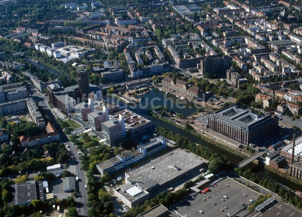 Luftaufnahme Berlin - Das Ullsteinhaus und der Hafen Tempelhof am Teltowkanal in Berlin