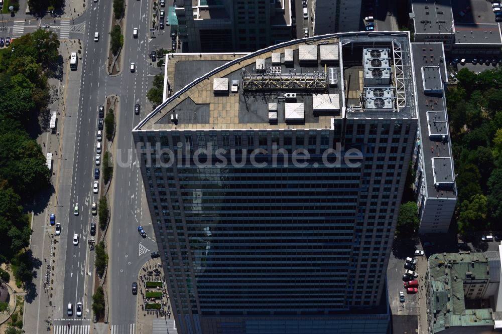 Warschau von oben - Das Warsaw Financial Center im Innenstadtdistrikt von Warschau in Polen