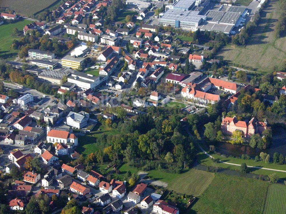 Taufkirchen / Bayern aus der Vogelperspektive: Das Wasserschloss Taufkirchen 11.10.2005