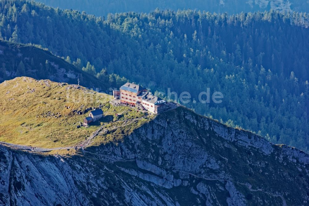 Luftaufnahme Ramsau bei Berchtesgaden - Das Watzmannhaus auf dem Falzköpfl oberhalb von Ramsau bei Berchtesgaden im Bundesland Bayern