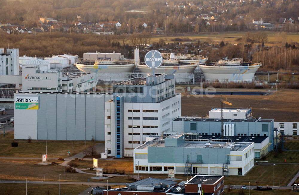 Luftbild Bitterfeld - Wolfen - Das Werk der Bayer AG im Industriepark Bayer Bitterfeld an der Salegaster Chaussee in Bitterfeld-Wolfen