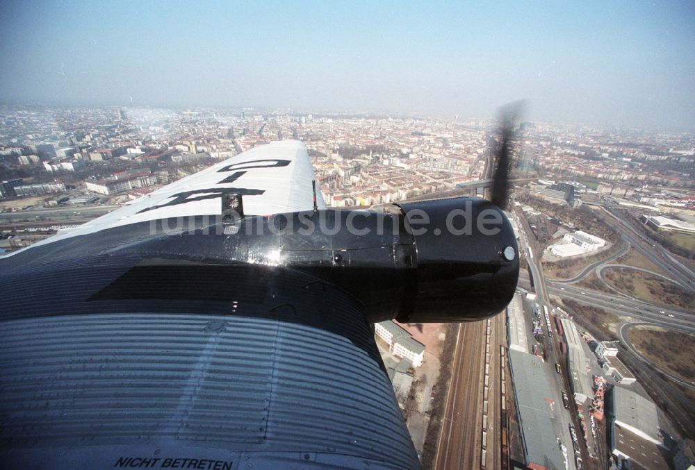 Berlin-Tempelhof von oben - Das wohl berühmteste Flugzeug Deutschlands feiert seinen 75. Geburtstag.