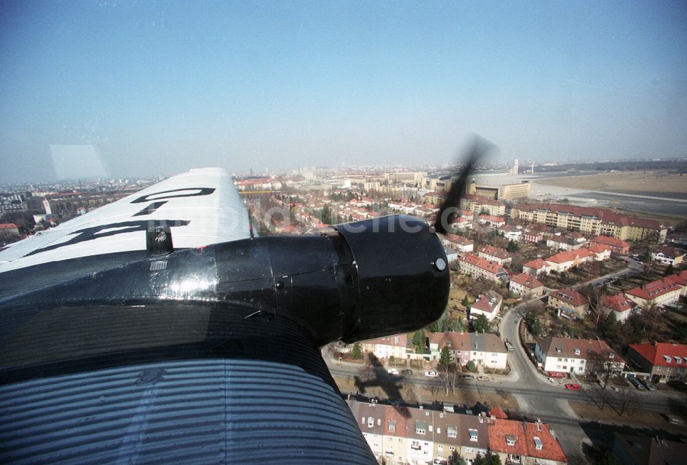 Berlin-Tempelhof aus der Vogelperspektive: Das wohl berühmteste Flugzeug Deutschlands feiert seinen 75. Geburtstag.