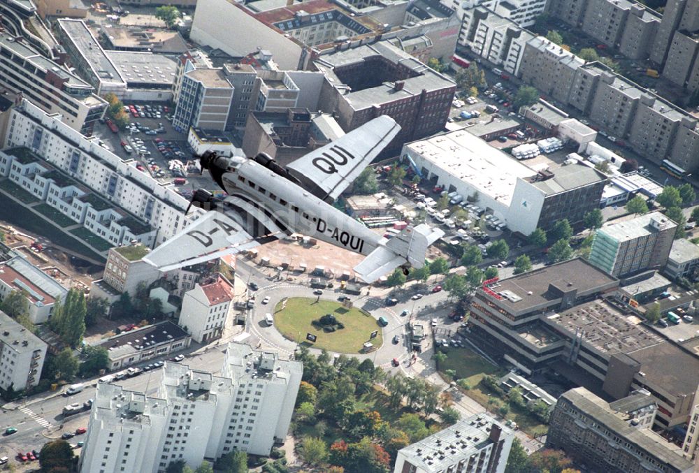 Berlin von oben - Das wohl berühmteste Flugzeug Deutschlands feiert seinen 75. Geburtstag.