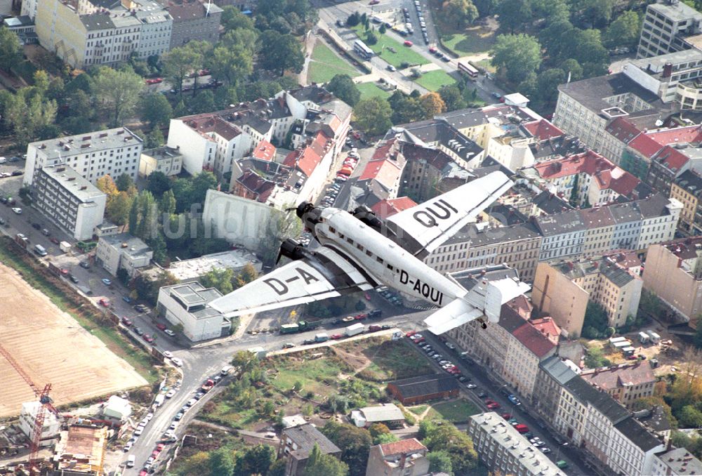 Luftbild Berlin - Das wohl berühmteste Flugzeug Deutschlands feiert seinen 75. Geburtstag.