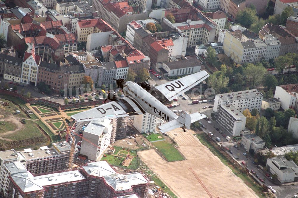 Luftaufnahme Berlin - Das wohl berühmteste Flugzeug Deutschlands feiert seinen 75. Geburtstag.