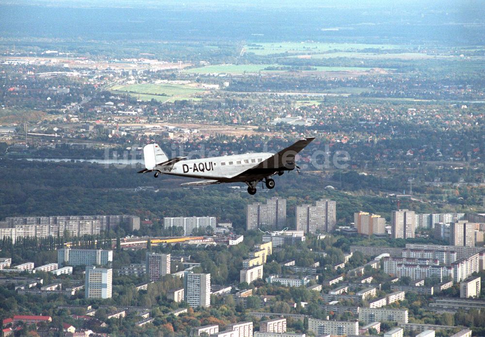 Luftbild Berlin - Das wohl berühmteste Flugzeug Deutschlands feiert seinen 75. Geburtstag.