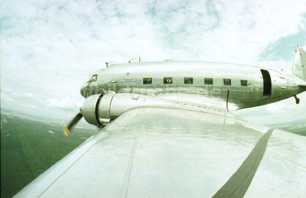 Berlin Gatow von oben - 28.06.1993 DC-3 Flug Flugtag Berlin Gatow