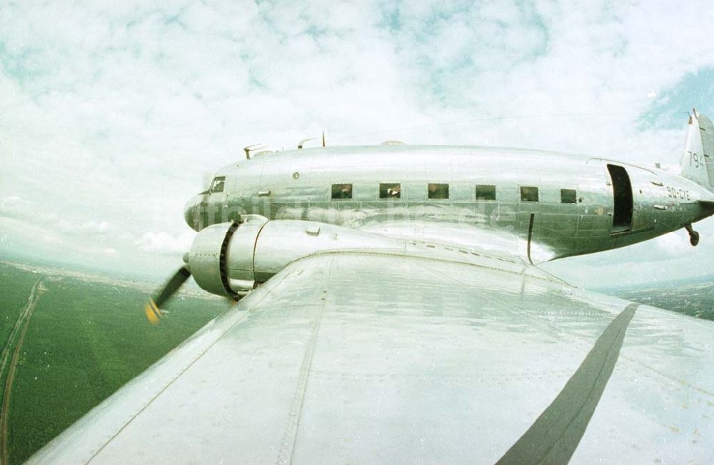 Luftbild Berlin Gatow - 28.06.1993 DC-3 Flug Flugtag Berlin Gatow