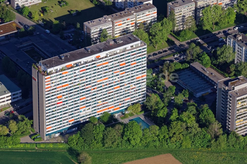 München aus der Vogelperspektive: DEBA Hochhaus- Gebäude im Wohngebiet Parkstadt Solln in München im Bundesland Bayern, Deutschland