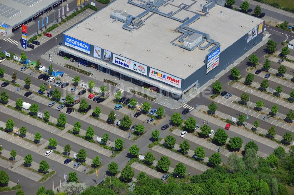 Hofheim am Taunus von oben - DECATHLON, expert klein und Spiele Max - Niederlassungen in Hofheim am Taunus im Bundesland Hessen