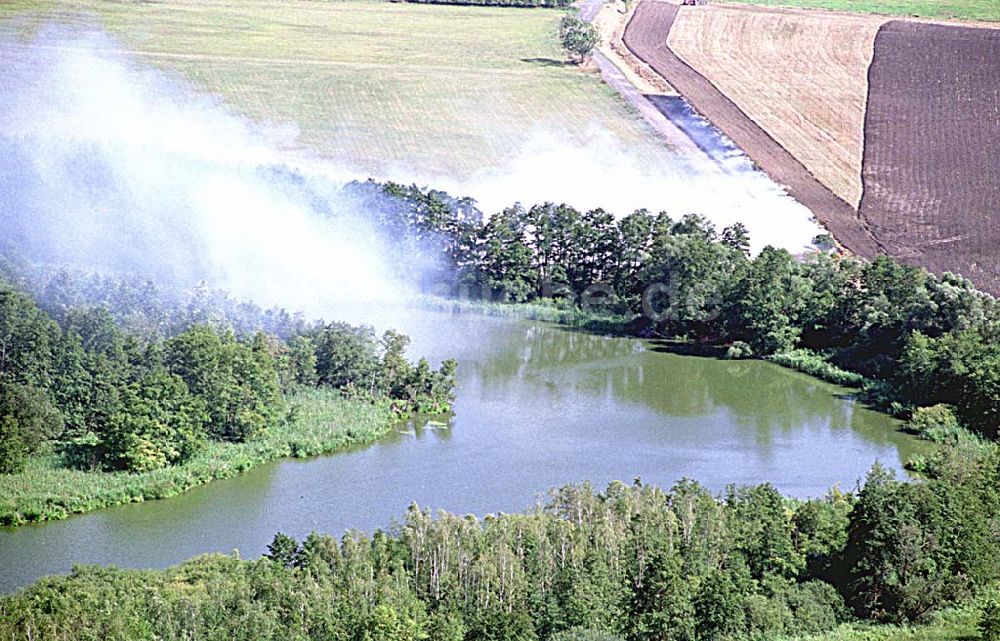 Deetz / Brandenburg von oben - Deetz / Brandenburg Blick auf ein Getreidefeldbrand in Deetz / Brandenburg 06.09.2003