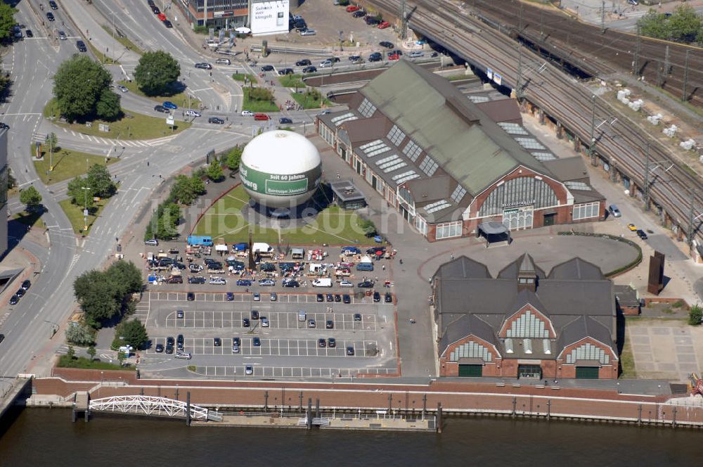 Hamburg von oben - Deichtorhallen und Highflyer Fesselballon in Hamburg