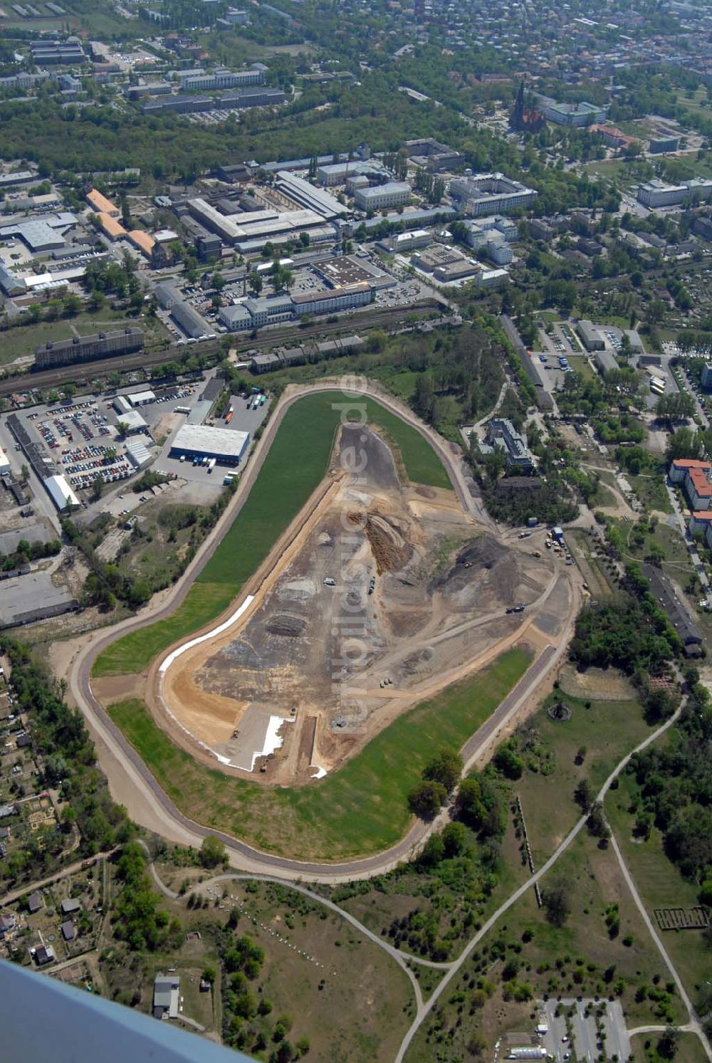 Dresden von oben - Deponieanlagen der Stadtbetriebe Dresden an der Radeburger Straße