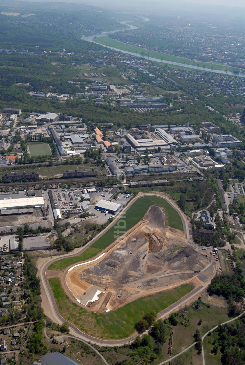 Dresden aus der Vogelperspektive: Deponieanlagen der Stadtbetriebe Dresden an der Radeburger Straße