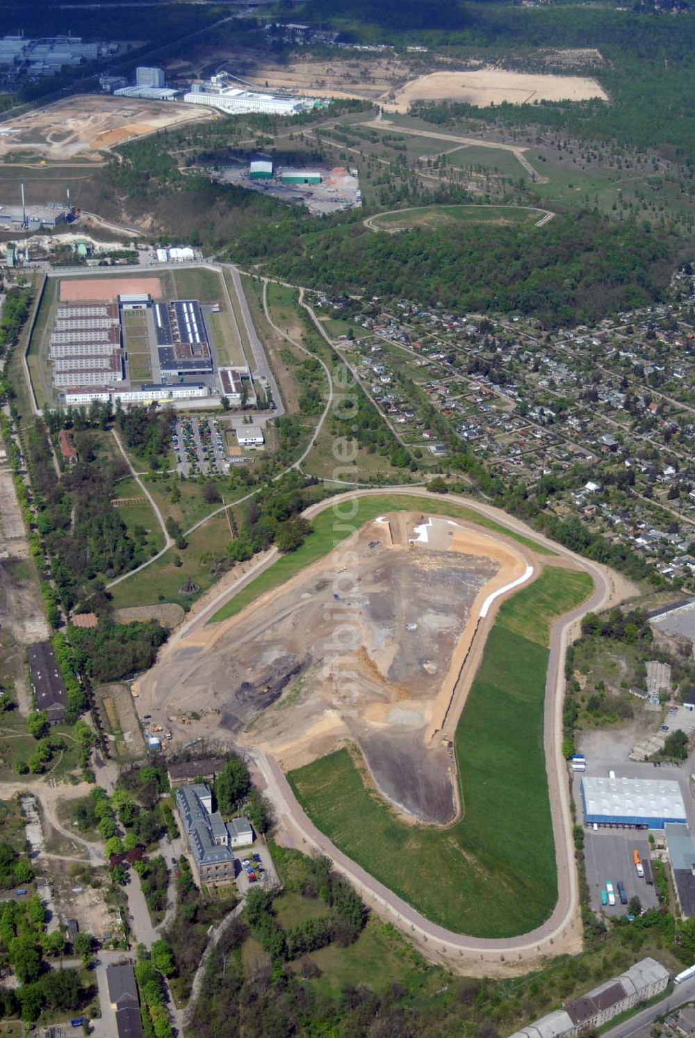 Dresden von oben - Deponieanlagen der Stadtbetriebe Dresden an der Radeburger Straße