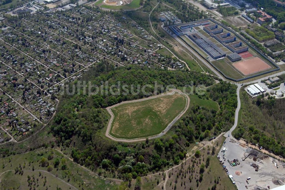 Dresden aus der Vogelperspektive: Deponieanlagen der Stadtbetriebe Dresden an der Radeburger Straße