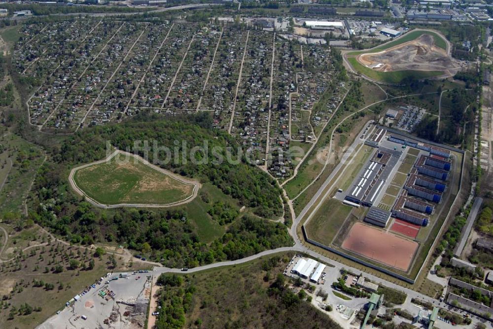 Dresden von oben - Deponieanlagen der Stadtbetriebe Dresden an der Radeburger Straße