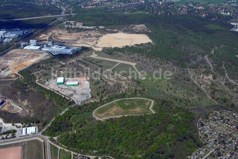 Dresden aus der Vogelperspektive: Deponieanlagen der Stadtbetriebe Dresden an der Radeburger Straße