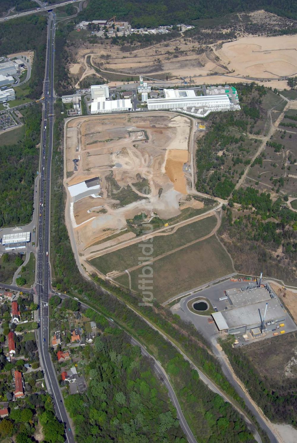 Dresden aus der Vogelperspektive: Deponieanlagen der Stadtbetriebe Dresden an der Radeburger Straße