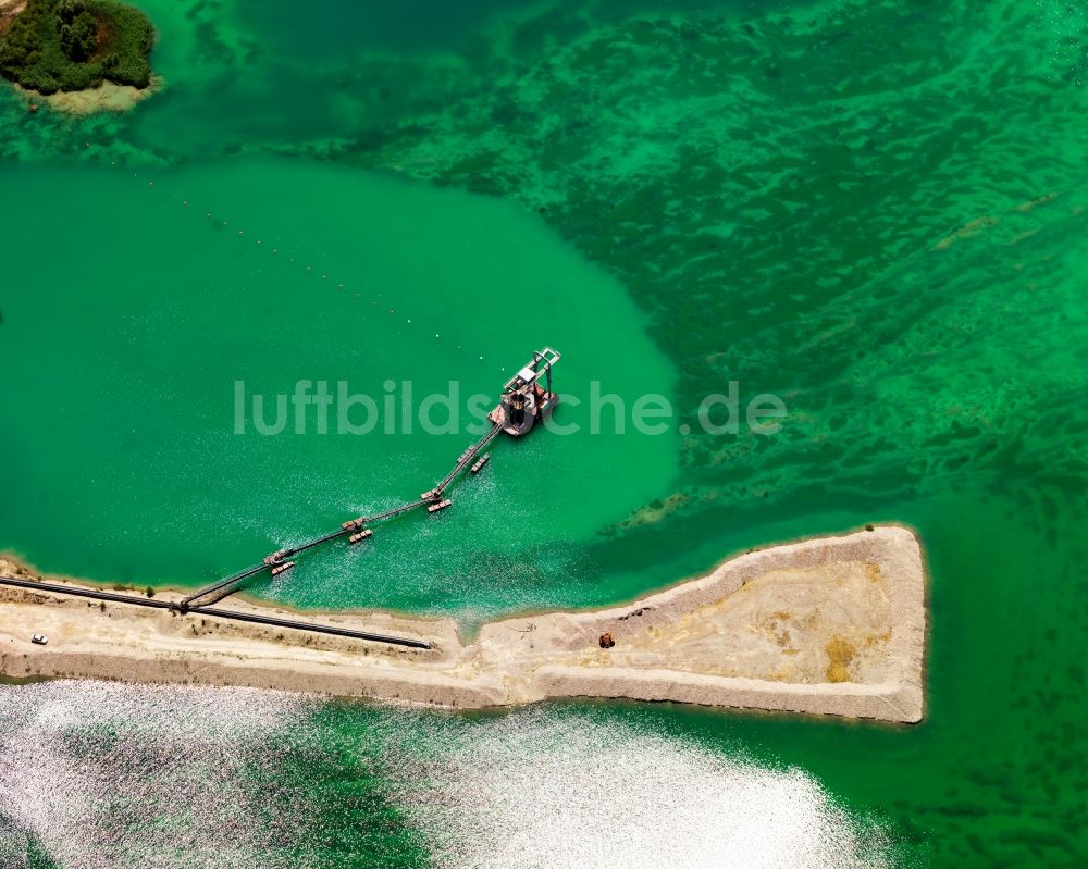 Luftbild Hartheim am Rhein - Der Baggersee in Hartheim am Rhein im Bundesland Baden-Württemberg