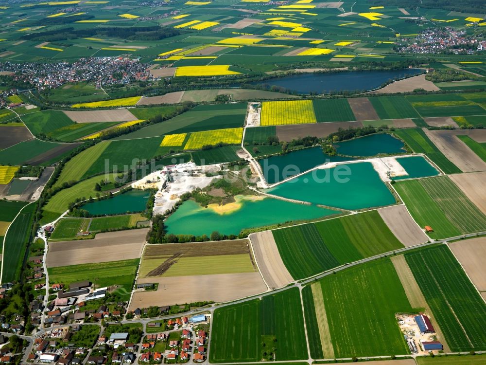 Ehingen aus der Vogelperspektive: Der Baggersee im Stadtteil Rißtissen in Ehingen im Bundesland Baden-Württemberg