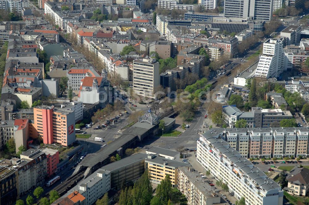 Luftaufnahme Berlin - Der U-Bahnhof Nollendorfplatz an der Bülowstraße Ecke Einemstraße in Berlin-Schöneberg