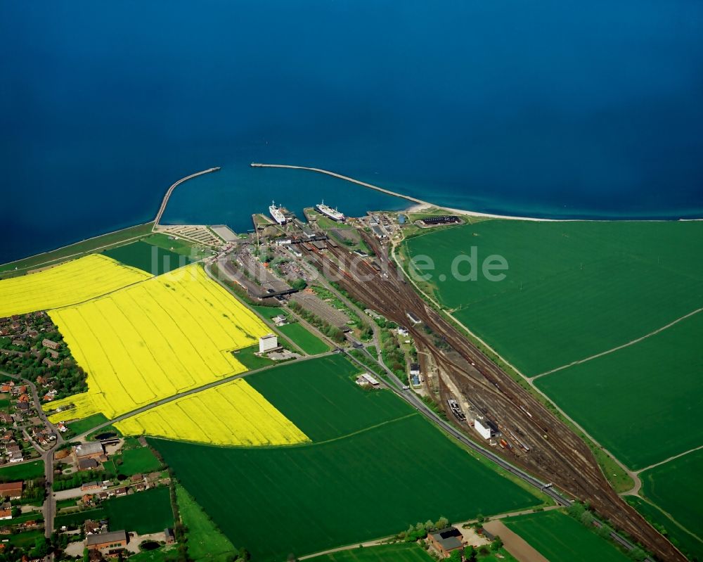 Luftaufnahme Fehmarn - Der Bahnhof Puttgarden auf der Insel Fehmarn im Bundesland Schleswig-Holstein