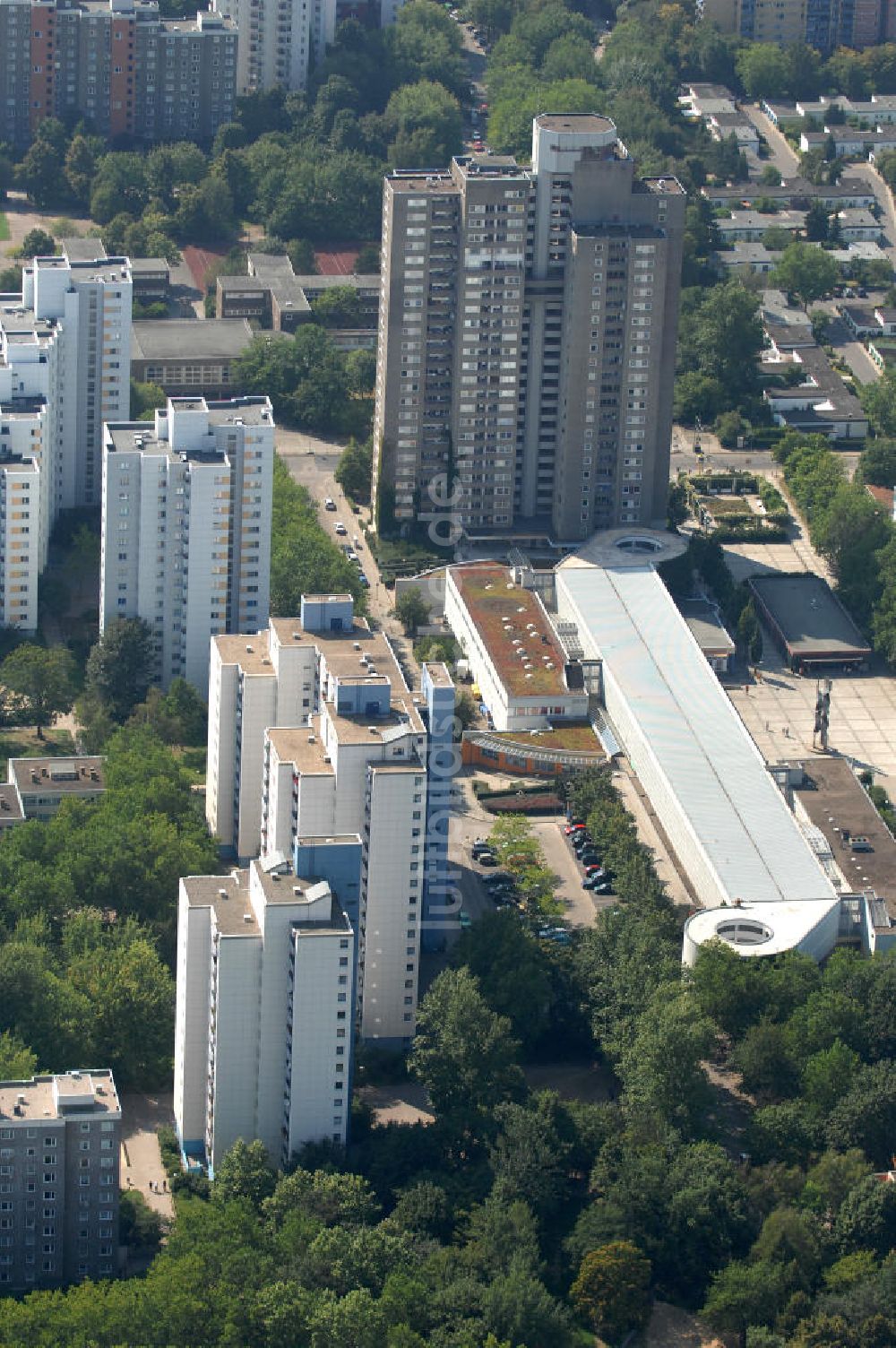 Luftaufnahme Berlin - Der U-Bahnhof Wutzkyallee in Berlin