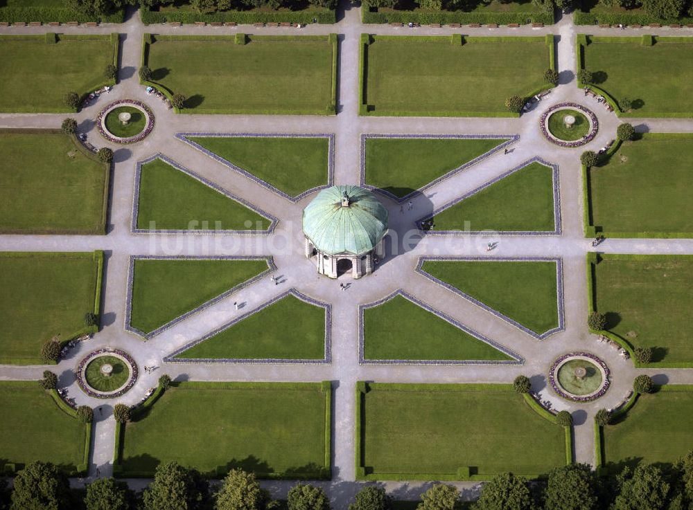 München von oben - Der barocke Hofgarten in München