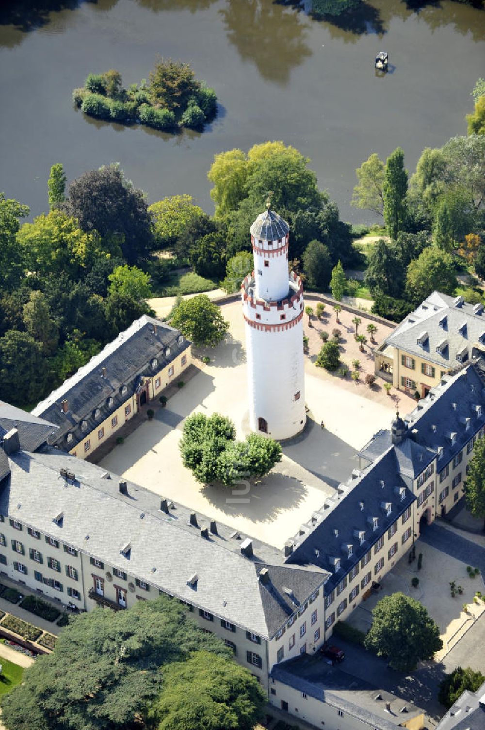 Luftbild Bad Homburg - Der Bergfried von Schloss Bad Homburg in Homburg, Hessen