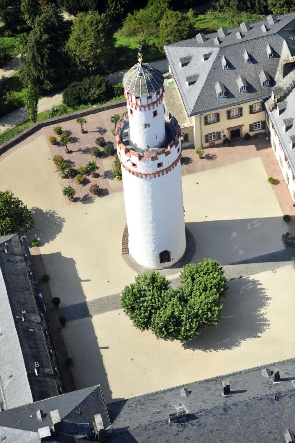 Bad Homburg aus der Vogelperspektive: Der Bergfried von Schloss Bad Homburg in Homburg, Hessen