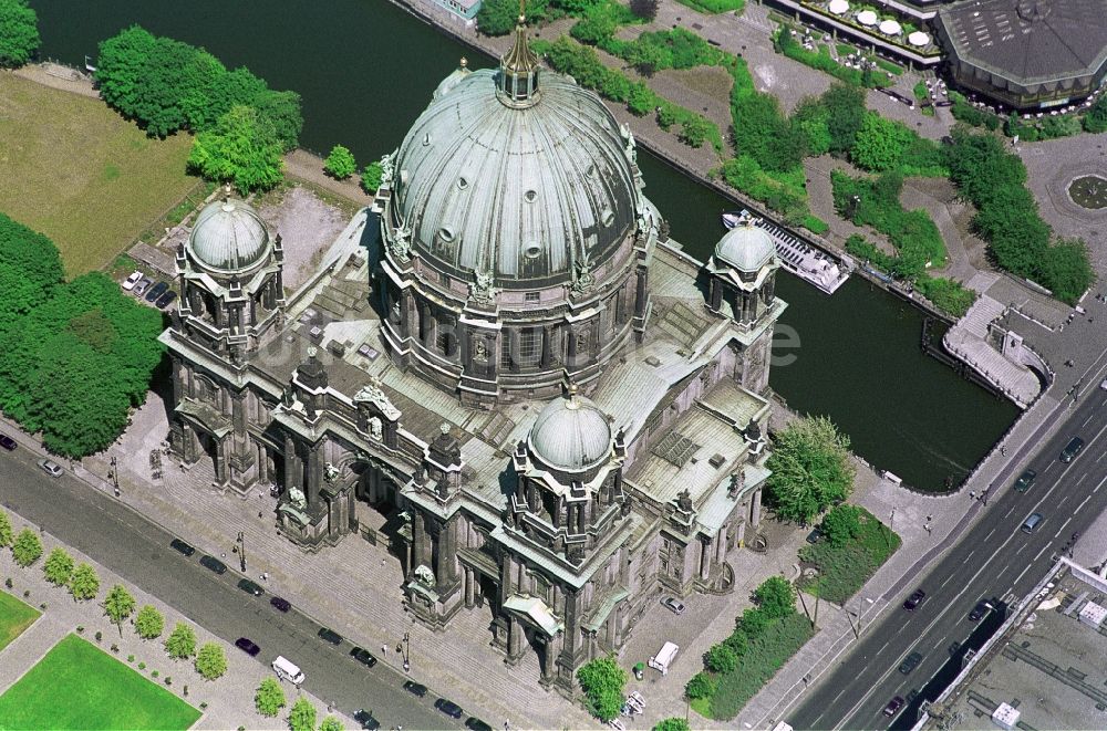 Luftbild Berlin - Der Berliner Dom in Berlin-Mitte