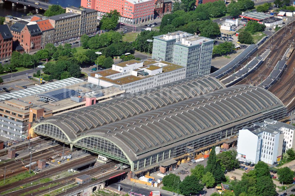 Berlin Friedrichshain von oben - Der Berliner Ostbahnhof in Berlin