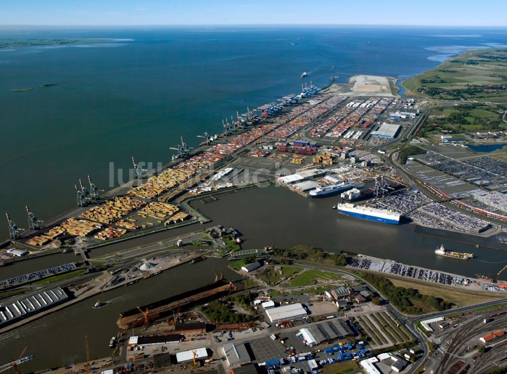 Luftaufnahme Bremerhaven - Der Überseehafen in Bremerhaven im Bundesland Bremen