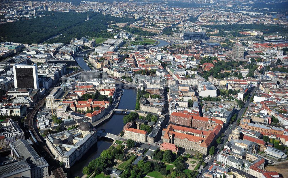 Berlin Mitte von oben - Der Bezirk Mitte mit der Spree in Berlin im Überblick