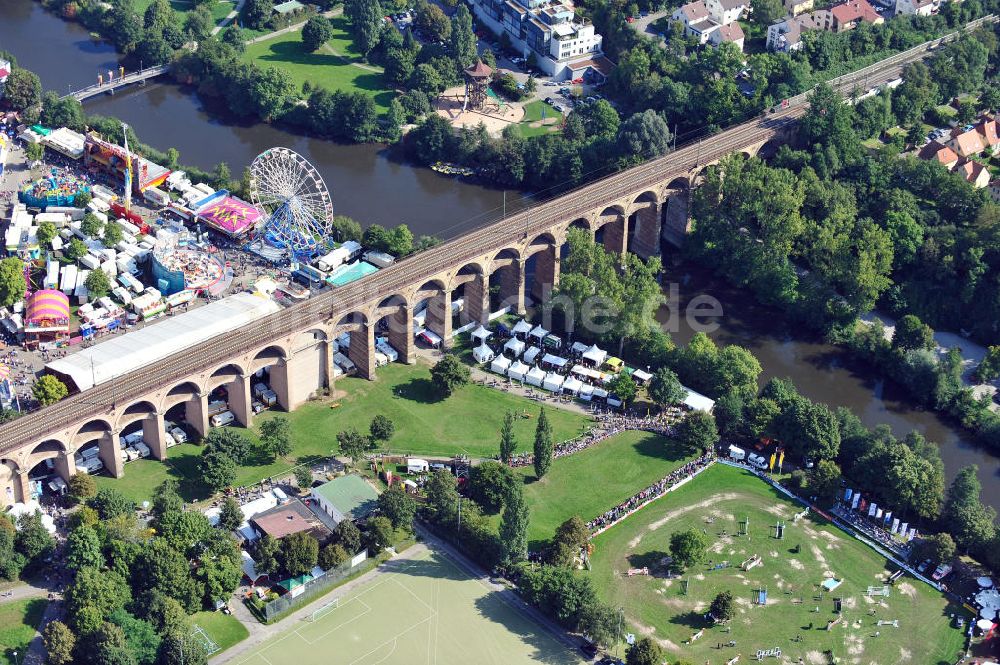 Luftbild Bietigheim-Bissingen - Der Bietigheimer Eisenbahnviadukt mit dem Bietigheimer Pferdemarkt in Bietigheim-Bissingen